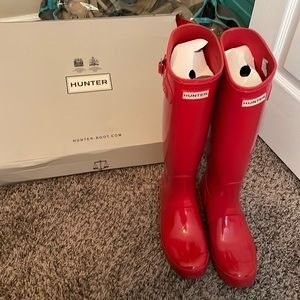 Hunter rain boots womens size 8. Great condition.